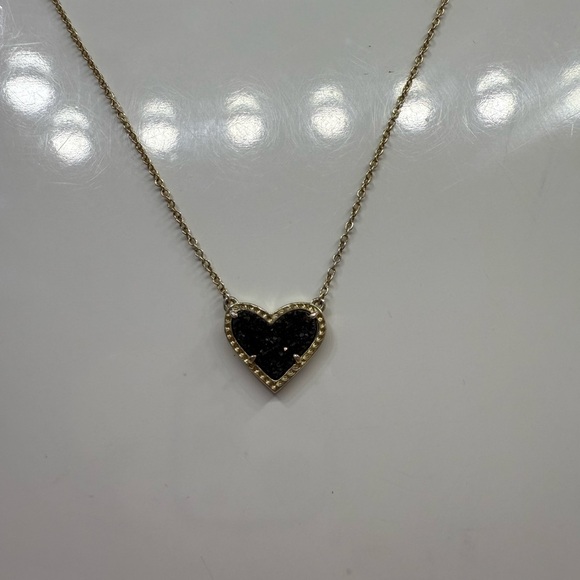 Kendra Scott Accessories - KENDRA SCOTT~ black heart necklace